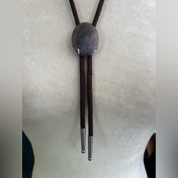 Beautiful Stone Bolo Tie - Picture 3 of 9